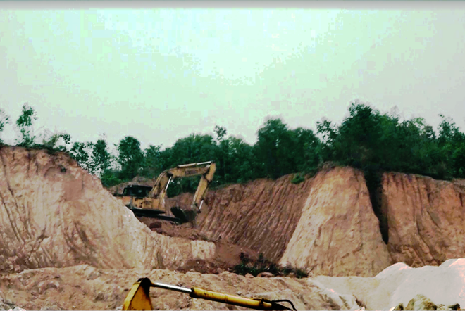 Bài 3: Hàng loạt quả đồi bị đào bới, tan hoang 'vàng trắng’ cao lanh ảnh 26