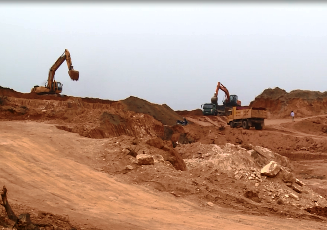 Bài 3: Hàng loạt quả đồi bị đào bới, tan hoang 'vàng trắng’ cao lanh ảnh 30