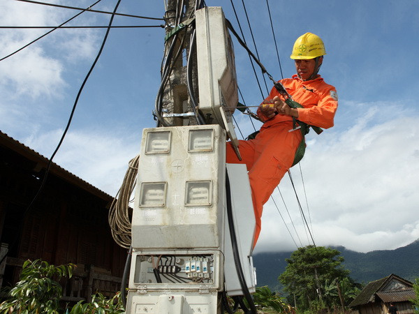 Sơn La còn 313 bản vùng cao chưa có điện lưới quốc gia ảnh 1