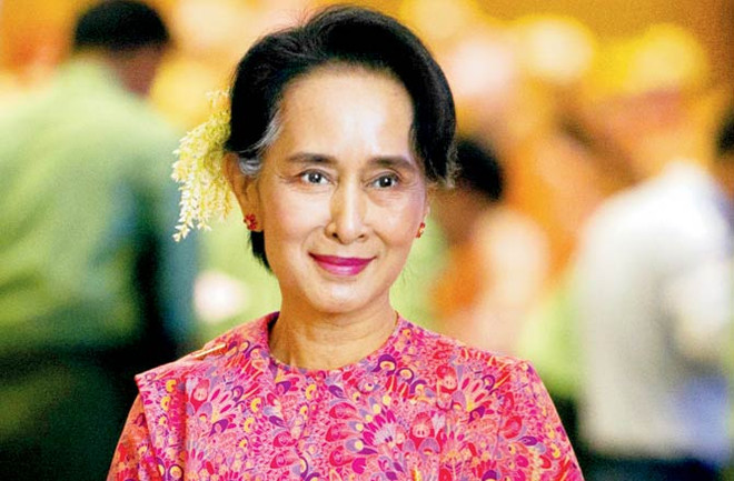 Aung San Suu Kyi. 10 biểu tượng sắc đẹp phụ nữ trên đấu trường chính trị ảnh 5