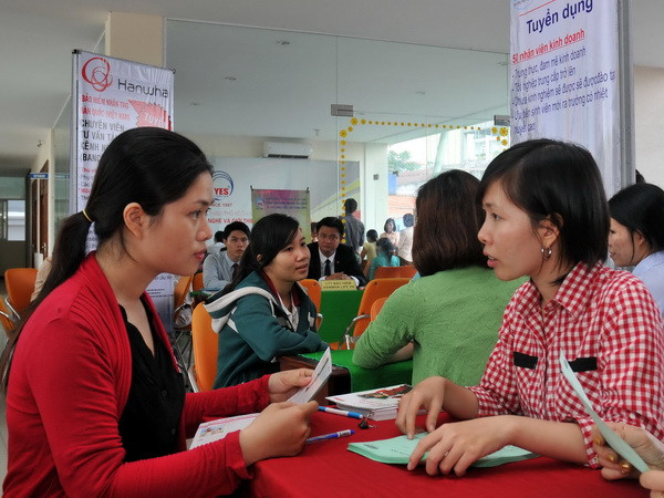 Các doanh nghiệp ngày càng ít tuyển sinh viên mới ra trường ảnh 1