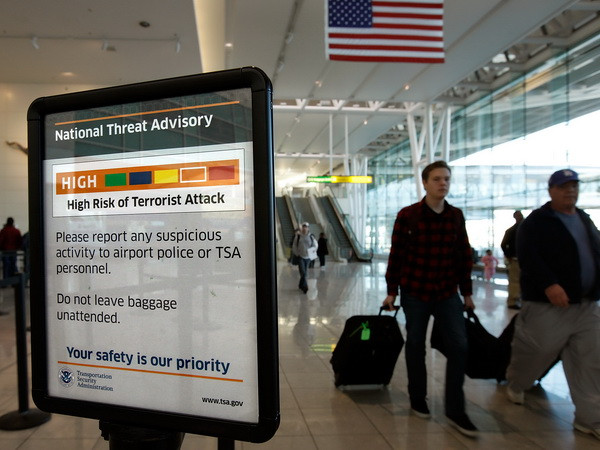 Mỹ tăng cường an ninh tại các sân bay vì lo ngại khủng bố ảnh 1