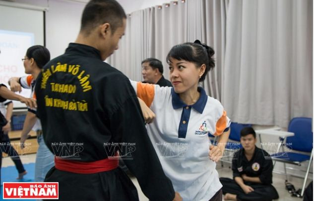 Lớp tự vệ học đường miễn phí với môn võ cổ truyền Việt Nam ảnh 13