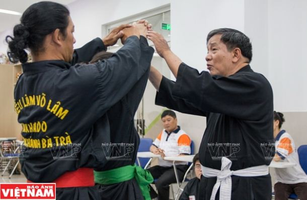 Lớp tự vệ học đường miễn phí với môn võ cổ truyền Việt Nam ảnh 5