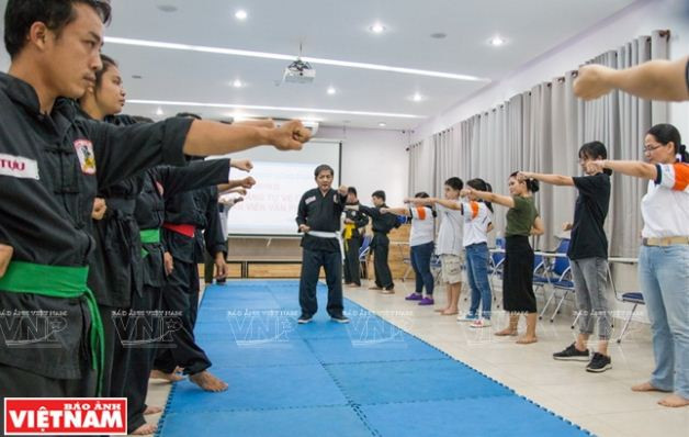 Lớp tự vệ học đường miễn phí với môn võ cổ truyền Việt Nam ảnh 3