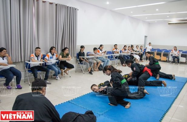 Lớp tự vệ học đường miễn phí với môn võ cổ truyền Việt Nam ảnh 8