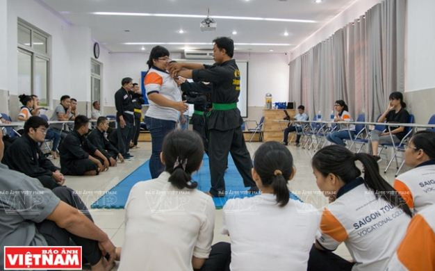 Lớp tự vệ học đường miễn phí với môn võ cổ truyền Việt Nam ảnh 12