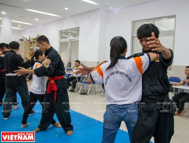 Lớp tự vệ học đường miễn phí với môn võ cổ truyền Việt Nam ảnh 11