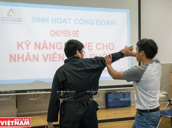 Lớp tự vệ học đường miễn phí với môn võ cổ truyền Việt Nam ảnh 10