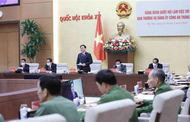 Chủ tịch Quốc hội Vương Đình Huệ phát biểu. (Ảnh: Doãn Tấn/TTXVN) Đảng đoàn Quốc hội làm việc với Ban Thường vụ Đảng ủy Công an TW ảnh 1