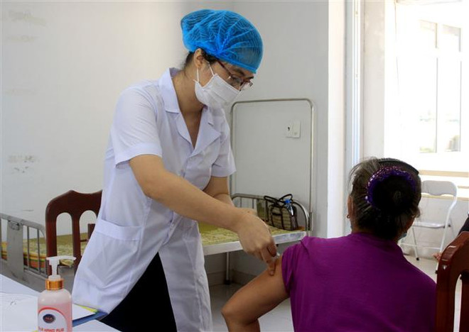Tiêm thử nghiệm giai đoạn 2 vaccine Covivac tại Thái Bình ảnh 1