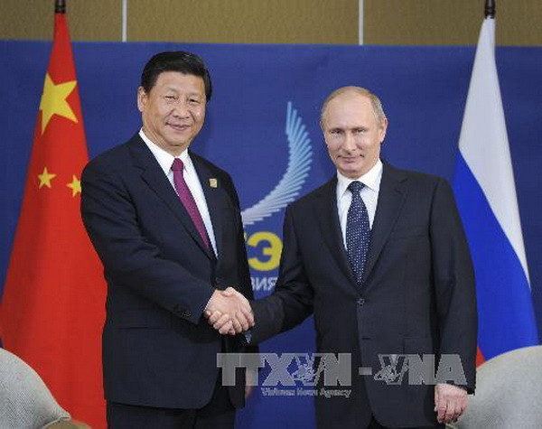 Chủ tịch Trung Quốc Tập Cận Bình (trái) có cuộc gặp với Tổng thống Nga Vladimir Putin ở hội nghị APEC hồi tháng 10/2013. (Nguồn: THX/TTXVN) Ông Tập Cận Bình sẽ dự lễ khai mạc Olympic Sochi ảnh 1