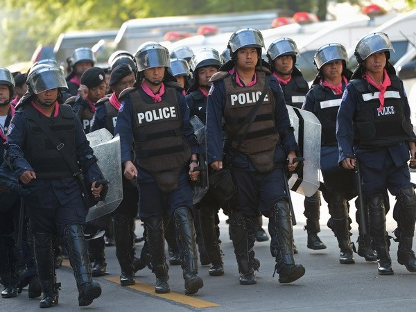 Binh sỹ Thái Lan tuần tra ở Bangkok ngày 1/12. (Nguồn: AFP/TTXVN) Chính quyền Thái Lan sẽ sớm giành lại các cơ quan nhà nước ảnh 1