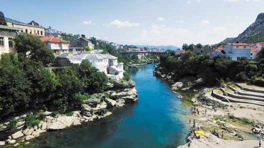 Mostar - Nước xanh chảy mãi dưới chân cầu ảnh 6