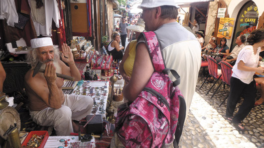 Mostar - Nước xanh chảy mãi dưới chân cầu ảnh 5