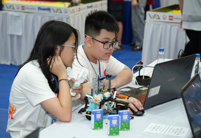 Hình Robotacon 2a.JPG