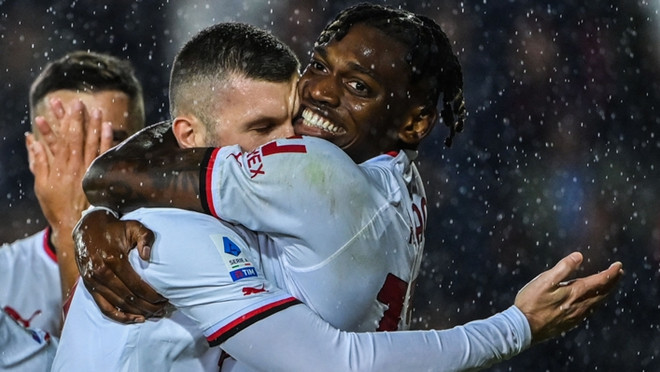 Ante Rebic và Rafael Leao mang chiến thắng về cho AC Milan. (Nguồn: Getty Images) AS Roma ngược dòng đánh bại Inter trong ngày thiếu vắng Mourinho ảnh 2