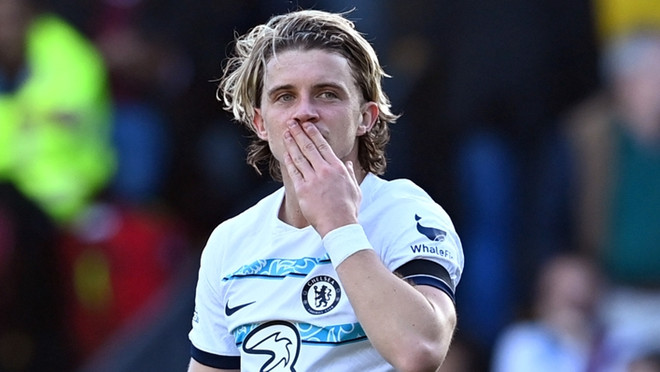 Premier League: Arsenal xây chắc ngôi đầu, Liverpool lại mất điểm ảnh 3