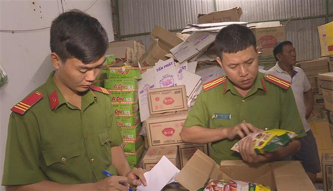 Đắk Lắk phát hiện hơn 10 tấn hạt nêm, bột ngọt không rõ nguồn gốc ảnh 1