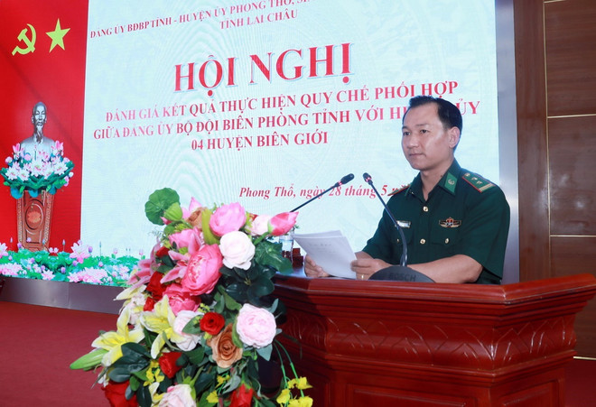 Chính trị viên đồn Biên phòng Ka Lăng đóng trên xã Ka Lăng, huyện Mường Tè, Phùng Nhù Giá phát biểu. (Ảnh: Quý Trung/TTXVN) bien_phong_lai_chau_danh_gia_ket_qua_thuc_hien_quy_che_phoi_hop2.jpg
