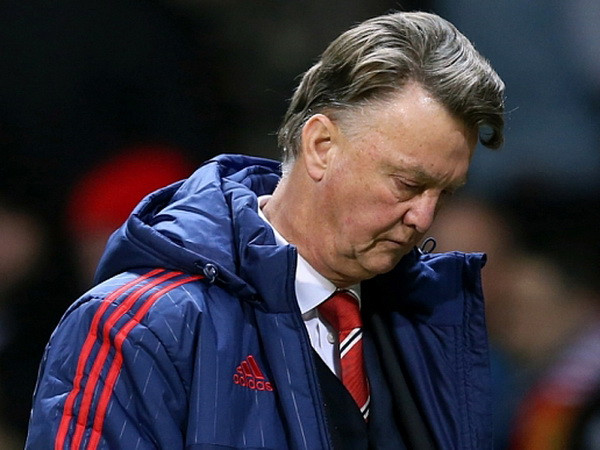 M.U thua sốc Bournemouth: Van Gaal tự mở cửa rời Old Trafford? ảnh 1