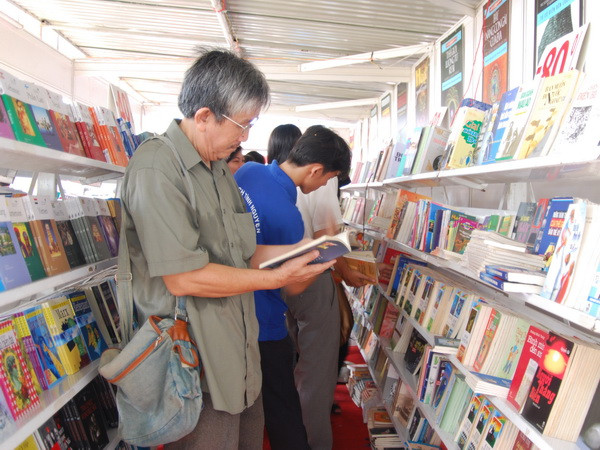 Sáng tác văn học nghệ thuật đề tài chiến tranh có nhiều đổi mới ảnh 1