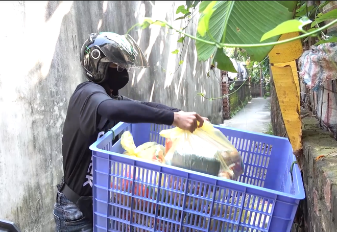 Người shipper giúp đỡ hàng ngàn tài xế có hoàn cảnh khó khăn mùa dịch ảnh 2