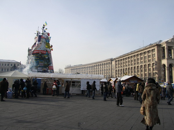 John Kerry: Mỹ, EU sát cánh cùng người dân Ukraine ảnh 1