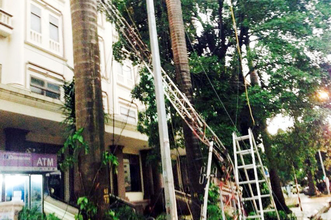 Hà Nội: 70 cột viễn thông của VNPT bị gãy đổ sau trận dông lốc ảnh 1
