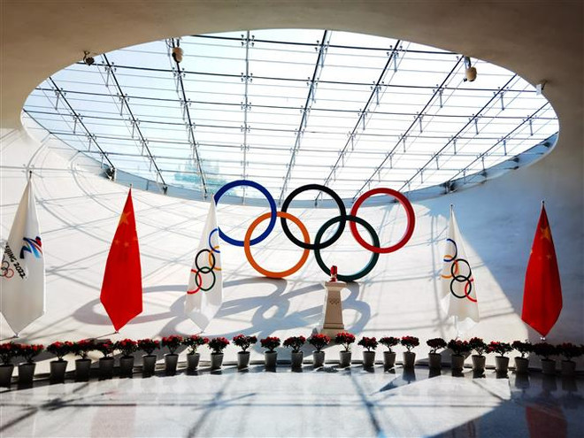 Biểu tượng Olympic tại Bắc Kinh, Trung Quốc, ngày 20/10/2021. (Ảnh: THX/TTXVN) Tổng thống Nga xác nhận tham dự yến tiệc mở màn Olympic mùa Đông 2022 ảnh 1