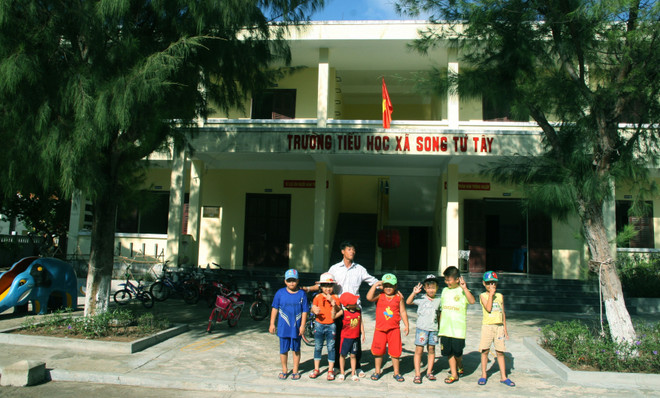 Những người thầy bền bỉ với con chữ ở Song Tử Tây ảnh 1