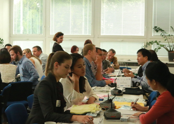 Dệt may, da giày Việt Nam tìm cách chiếm lĩnh thị trường Đông Âu ảnh 1