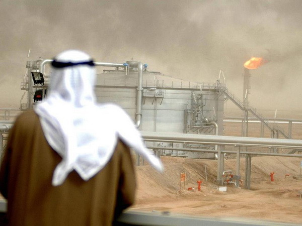 GCC phải đối mặt với giai đoạn khó khăn do giá dầu sụt giảm ảnh 1