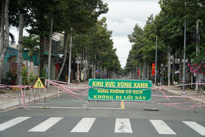 Một chốt vùng xanh tại thành phố Bà Rịa, tỉnh Bà Rịa-Vũng Tàu. (Ảnh: Hoàng Nhị/TTXVN) Bà Rịa-Vũng Tàu thực hiện giãn cách xã hội theo Chỉ thị 15 diện rộng ảnh 1
