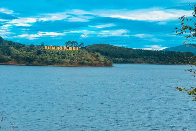 Đến với Biển Hồ - hồ nước tự nhiên đẹp nhất ở khu vực Tây Nguyên ảnh 1
