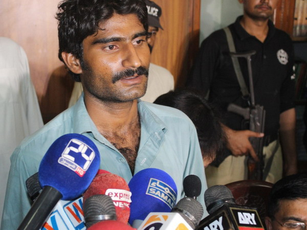 Em trai "Kim Kardashian của Pakistan" nhận tội giết người danh dự ảnh 1