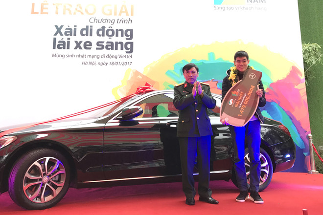 Viettel trao “xế hộp” Mercedes cho khách hàng là sinh viên 9X ảnh 1