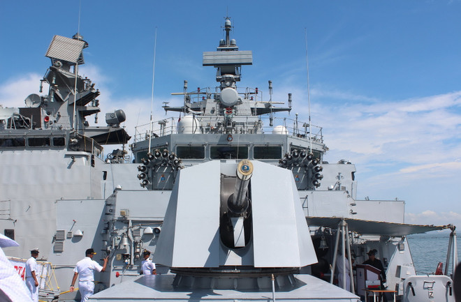 Nhiều tàu chiến hiện đại quy tụ tại căn cứ Hải quân Singapore ảnh 1