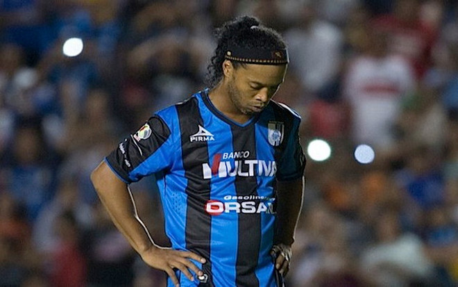 Ronaldinho "nổi điên," rời sân bỏ về khi trận đấu chưa kết thúc ảnh 1