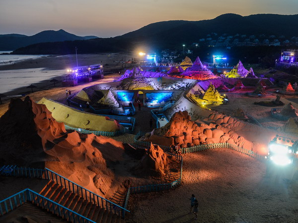 Độc đáo triển lãm nghệ thuật điêu khắc cát quốc tế ở Trung Quốc ảnh 3