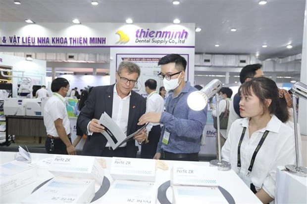 Ngày càng nhiều Việt kiều về Việt Nam khám bệnh Răng Hàm Mặt ảnh 1