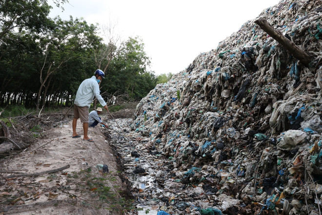 Tây Ninh: Bãi rác quá tải, bốc mùi hôi thối, gây ô nhiễm môi trường ảnh 3