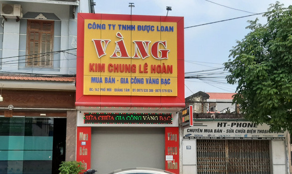 Tiệm vàng nơi xảy ra vụ việc. (Nguồn: tuoitre) Thanh Hóa: Tóm gọn đối tượng mang súng giả đi cướp tiệm vàng ảnh 1