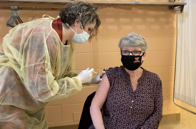 Mỹ: Một đại học phụ thu 750 USD của những sinh viên không tiêm vaccine ảnh 1