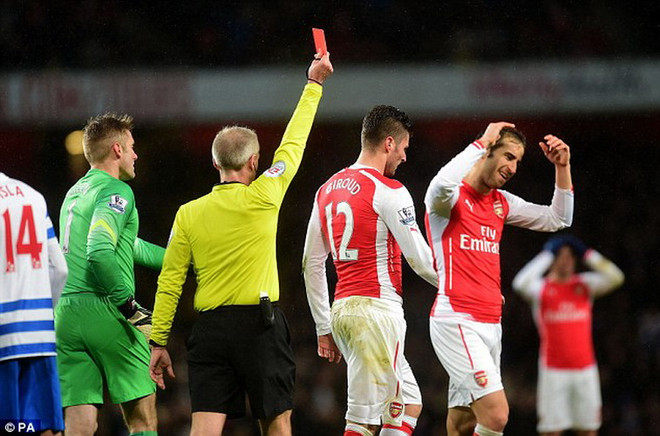 Wenger tức giận Giroud vì tái hiện cú "thiết đầu công" của Zidane ảnh 2