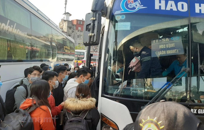 Lượng khách qua các bến xe Hà Nội dịp nghỉ lễ sẽ tăng tới 300% ảnh 1