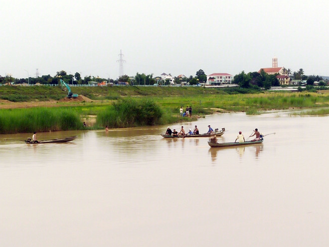 Lật thuyền gỗ tự chế tại Lai Châu khiến 3 người mất tích ảnh 1