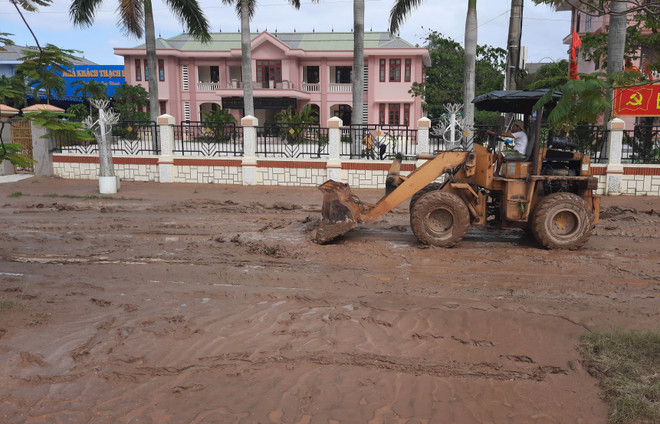 Quảng Trị xuất hiện đợt lũ lớn thứ ba chỉ trong vòng 10 ngày ảnh 1