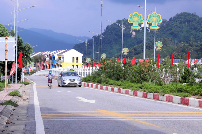 Hệ thống đường giao thông đồng bộ tại xã Tân Trào (Sơn Dương, Tuyên Quang). (Ảnh: Quang Cường/TTXVN) ttxvn_suc_song_moi_tren_que_huong_cach_mang_tan_trao_tuyen_quang_2.jpg