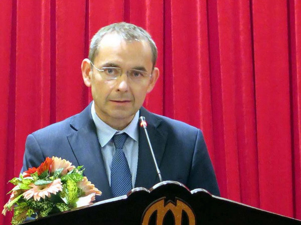 Trao huân chương hữu nghị tặng nguyên Đại sứ Pháp tại Việt Nam ảnh 1